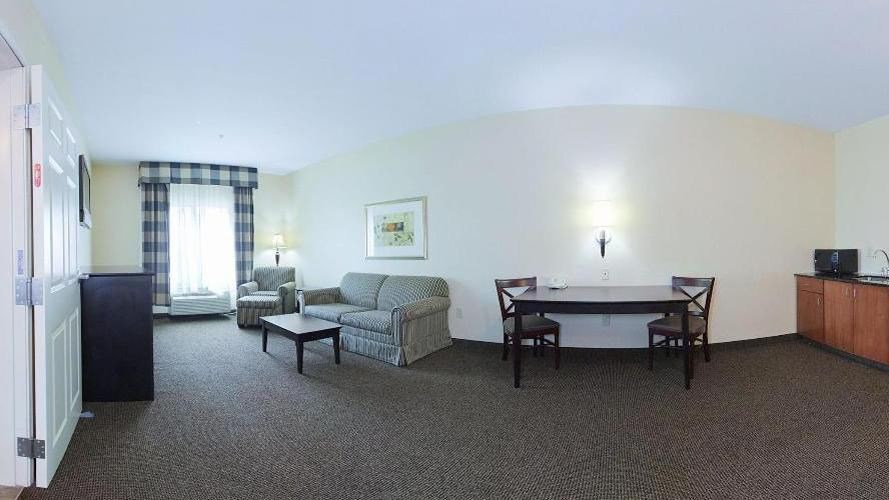 Holiday Inn Express & Suites Longmont