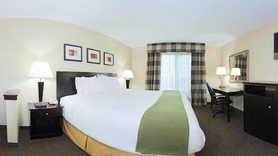 Holiday Inn Express & Suites Longmont