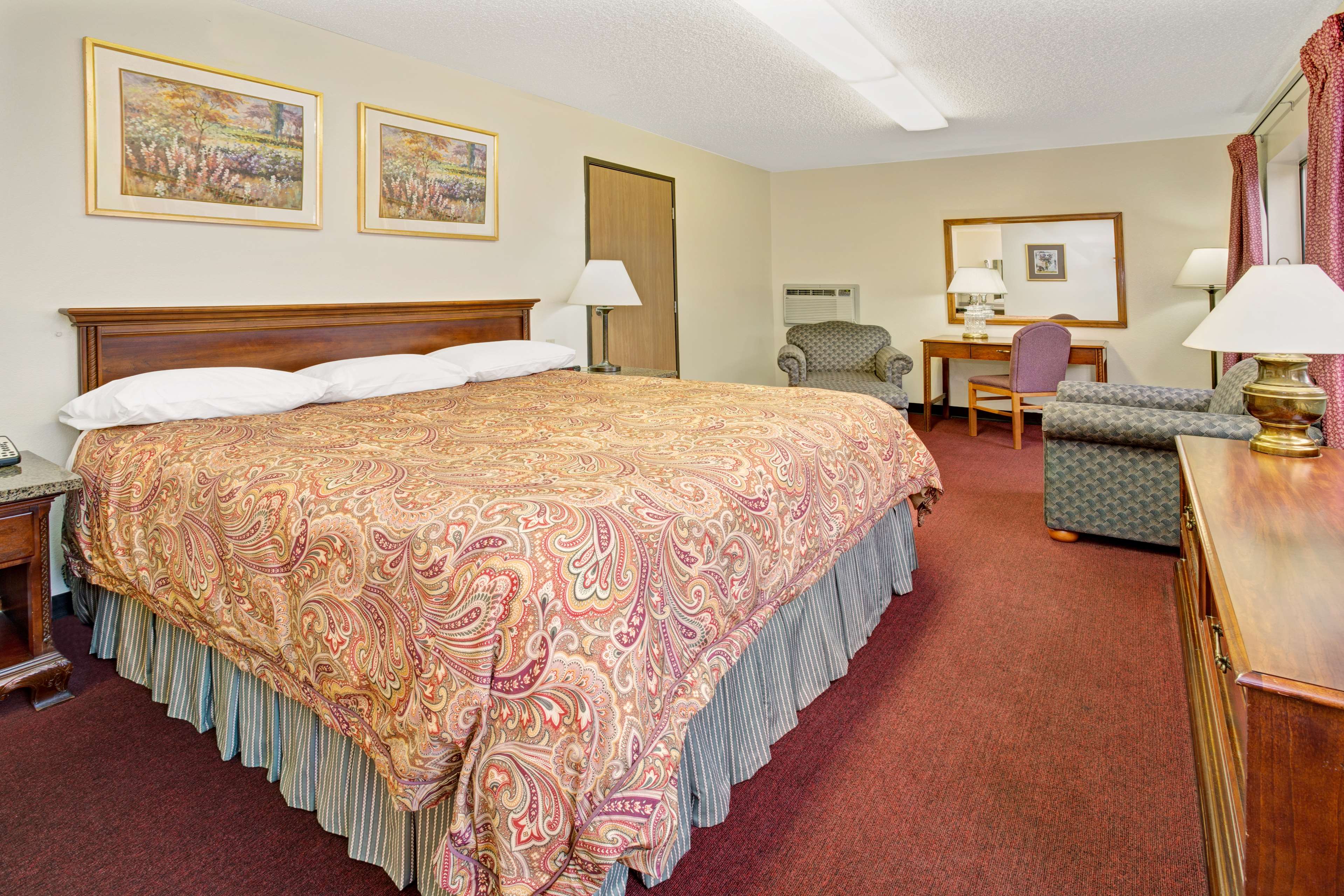 Super 8 by Wyndham Longmont/Twin Peaks