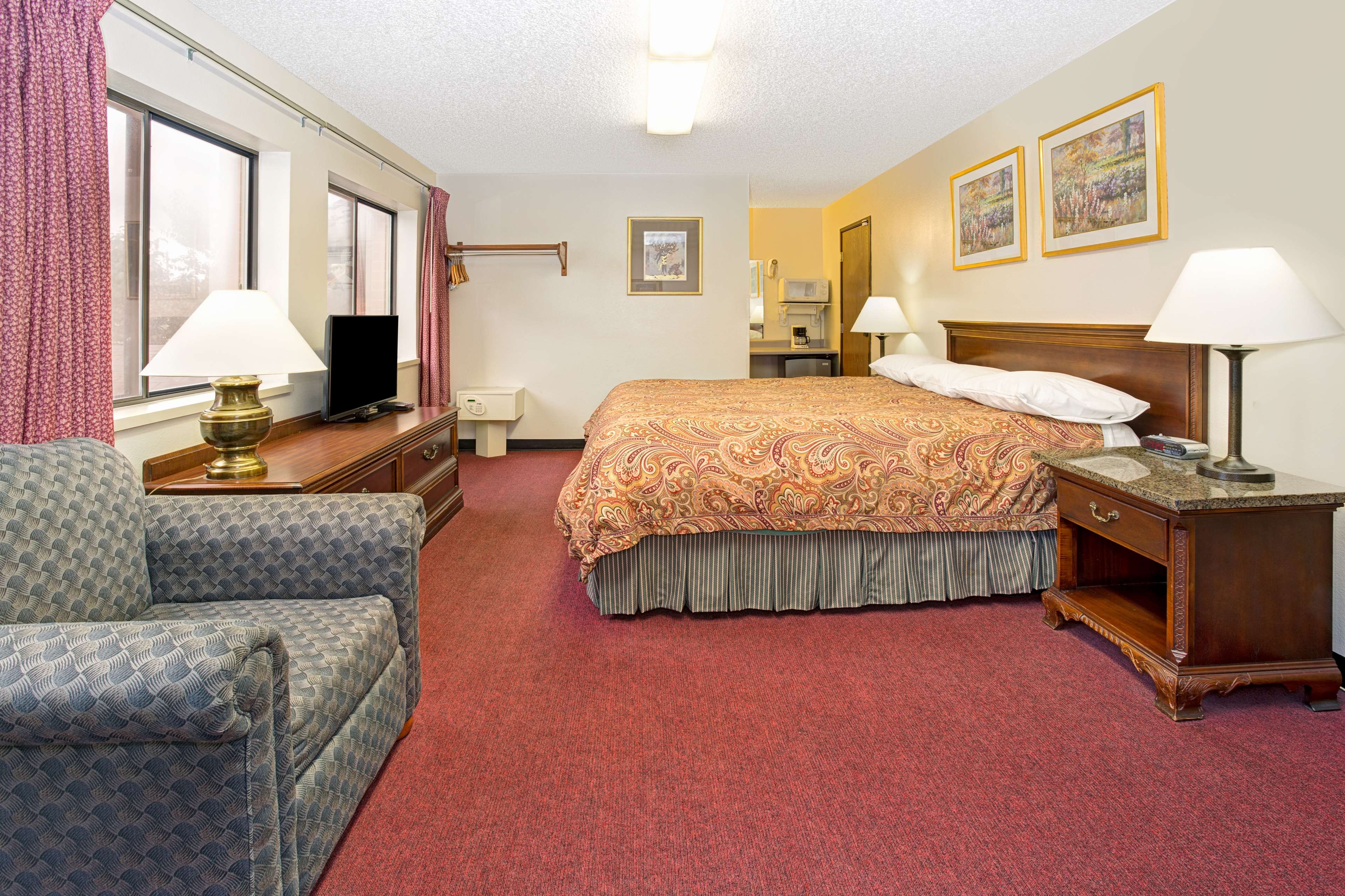 Super 8 by Wyndham Longmont/Twin Peaks