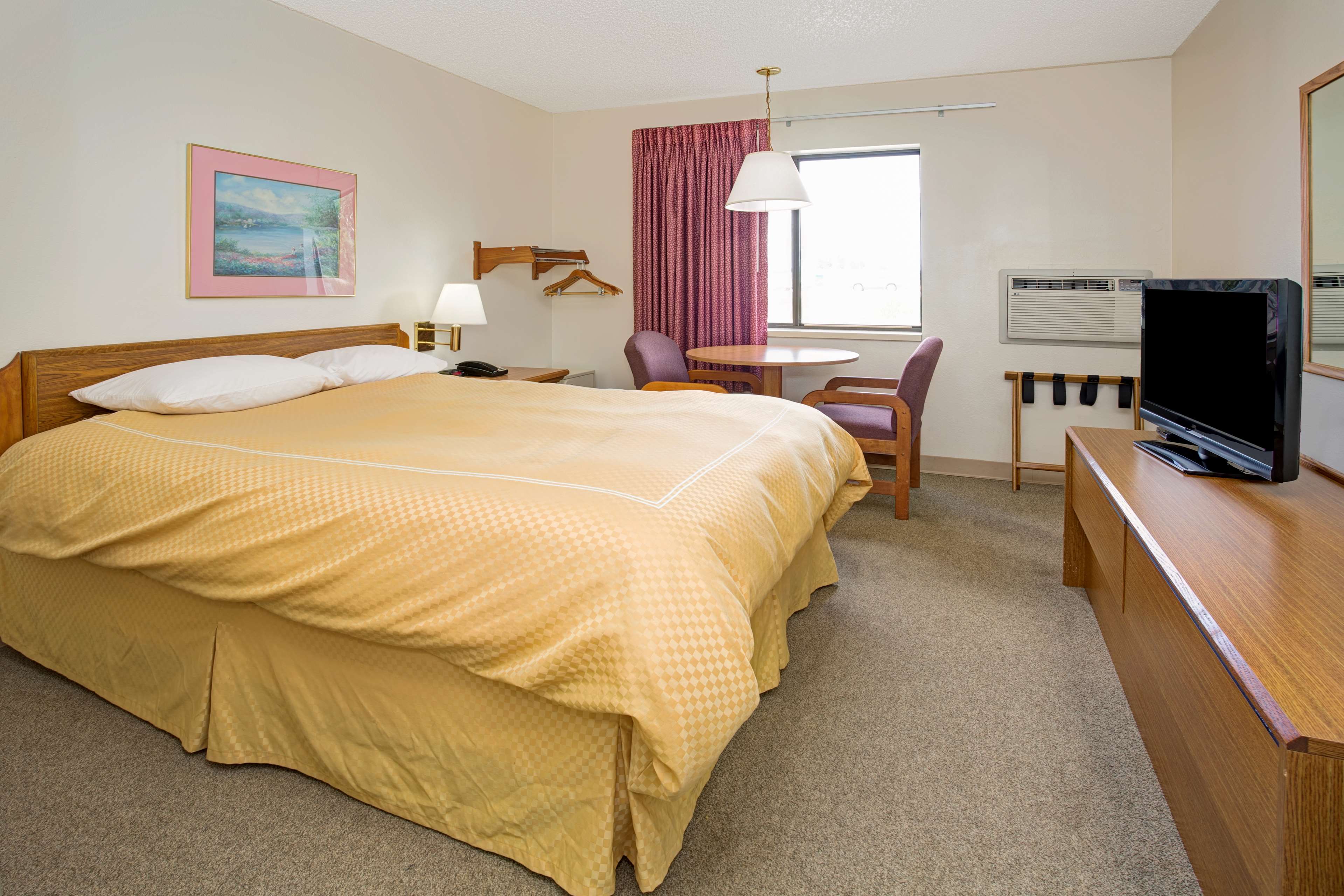 Super 8 by Wyndham Longmont/Twin Peaks