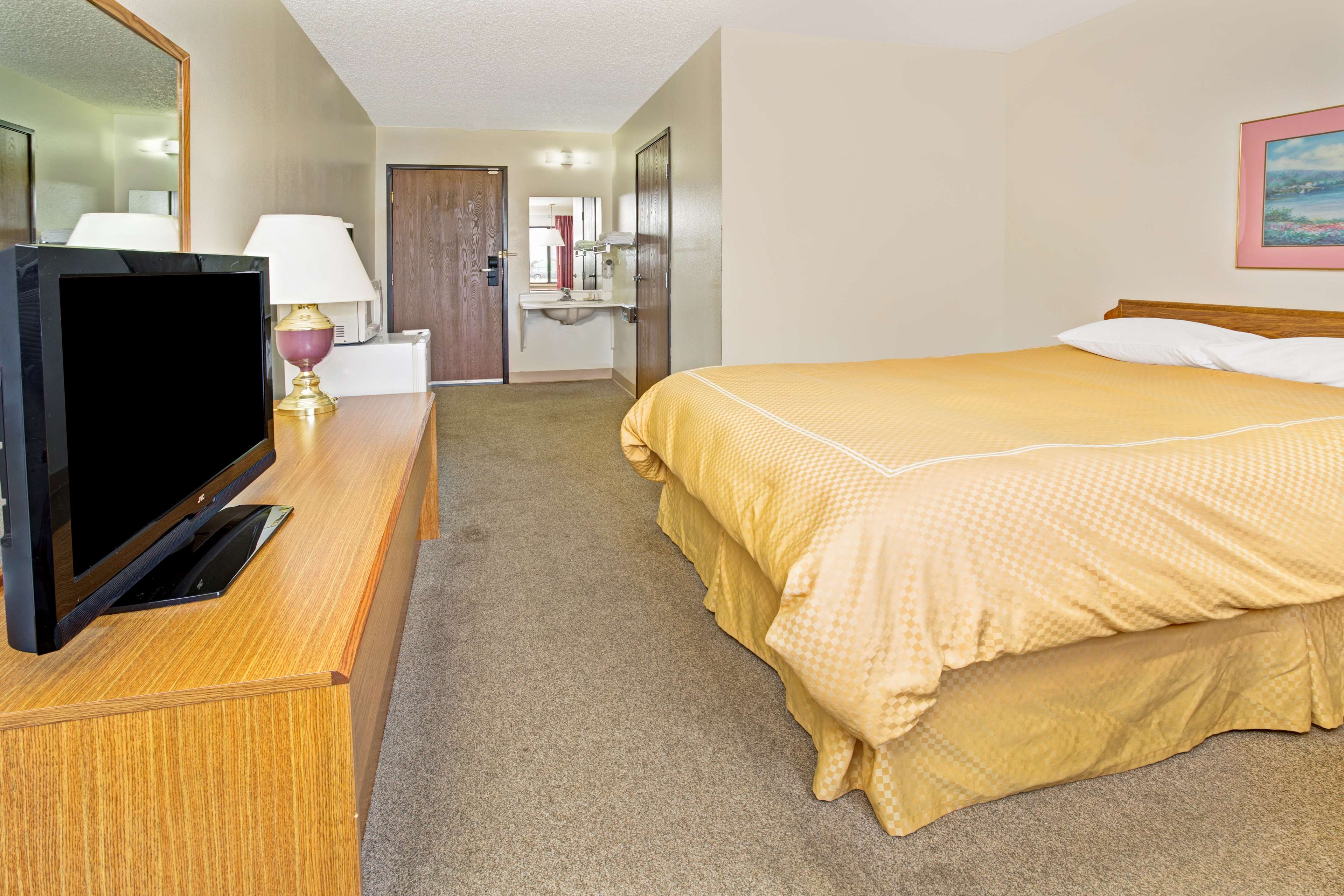 Super 8 by Wyndham Longmont/Twin Peaks