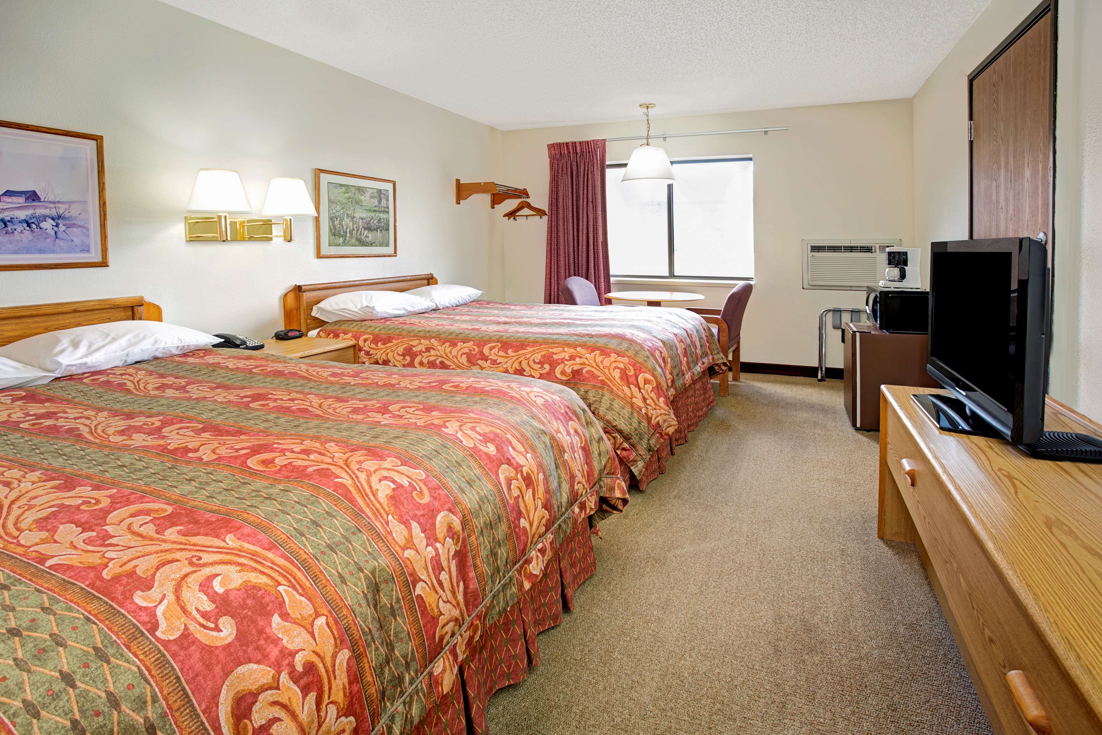 Super 8 by Wyndham Longmont/Twin Peaks