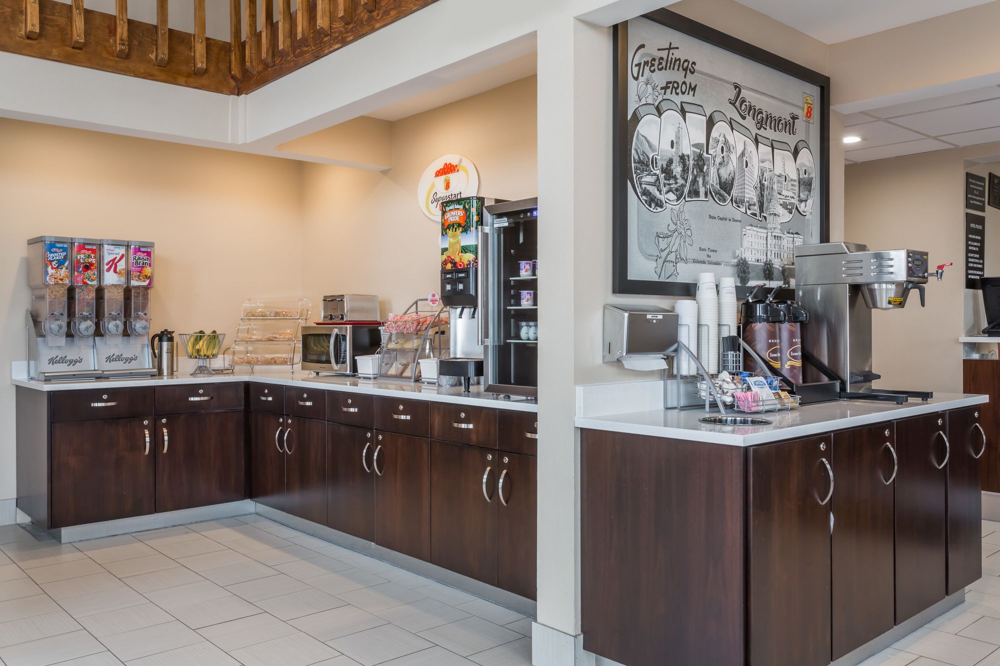 Super 8 by Wyndham Longmont/Twin Peaks