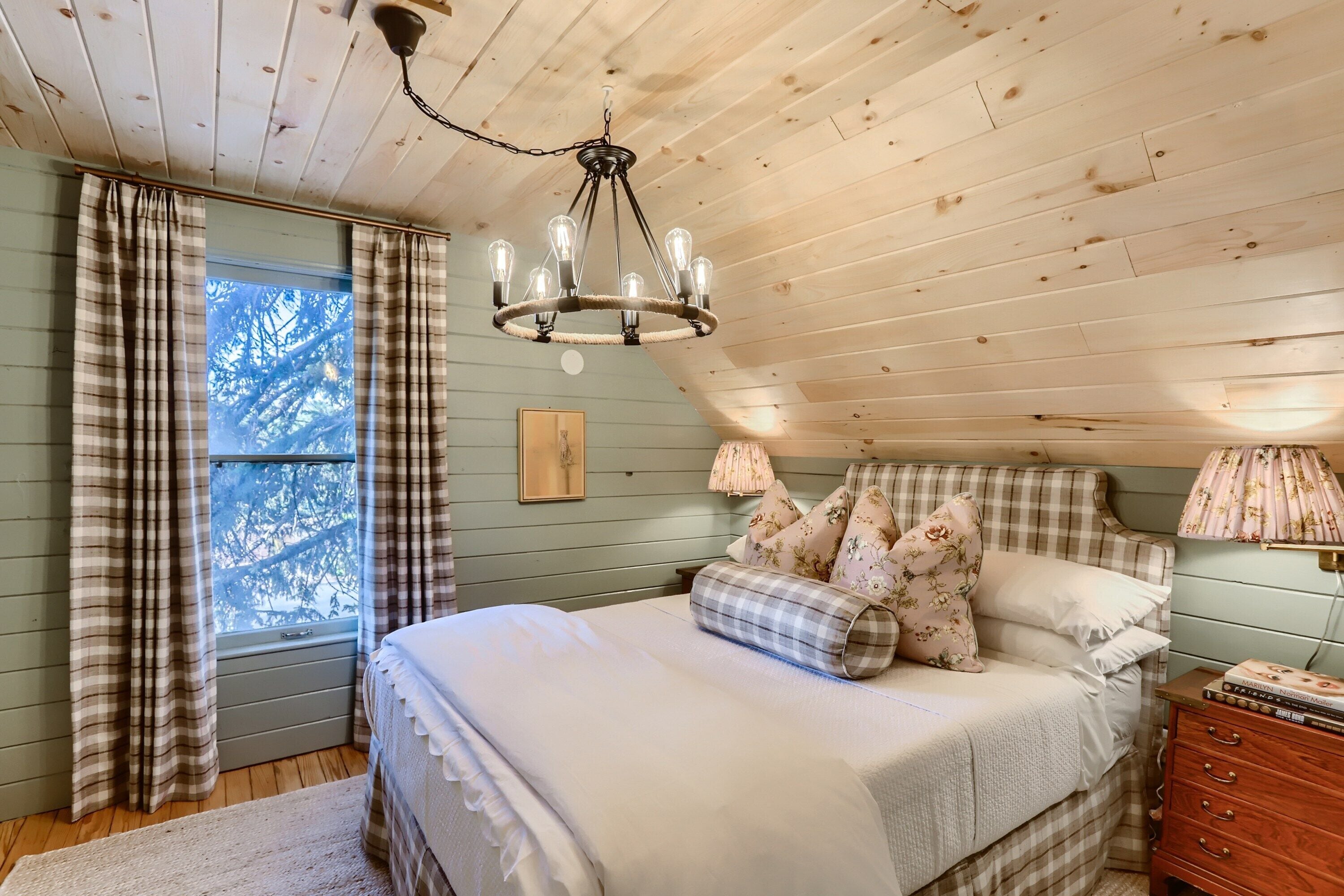 A-Lodge Lyons