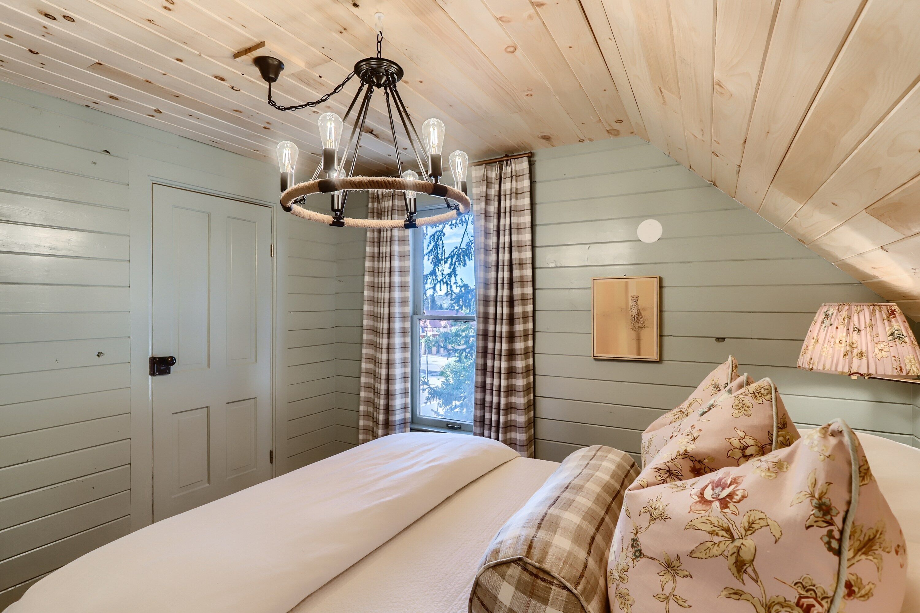 A-Lodge Lyons