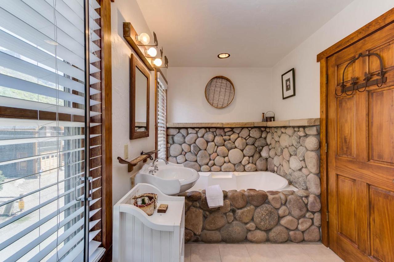 The Minturn Inn