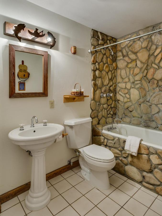 The Minturn Inn