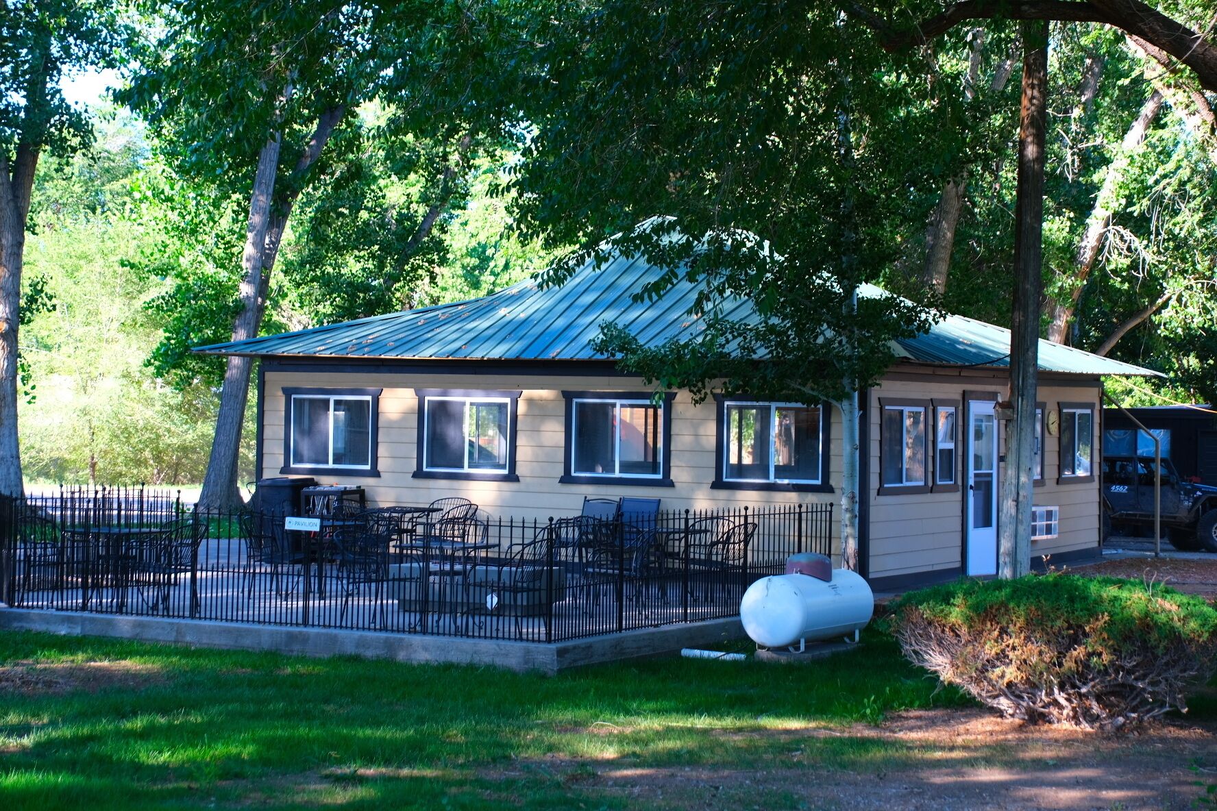 Cedar Creek Rv Park And Lodging