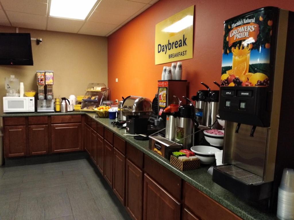 Days Inn by Wyndham Montrose