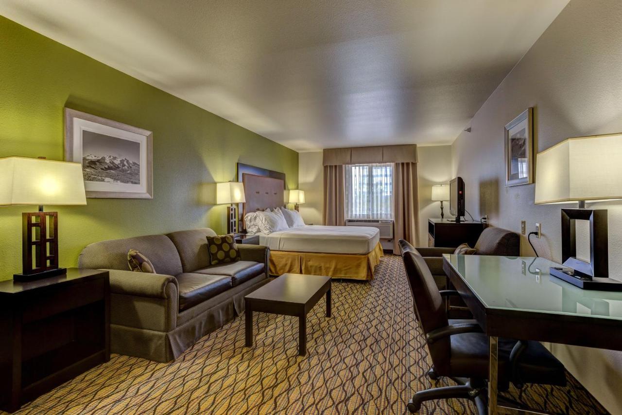 Holiday Inn Express & Suites Montrose