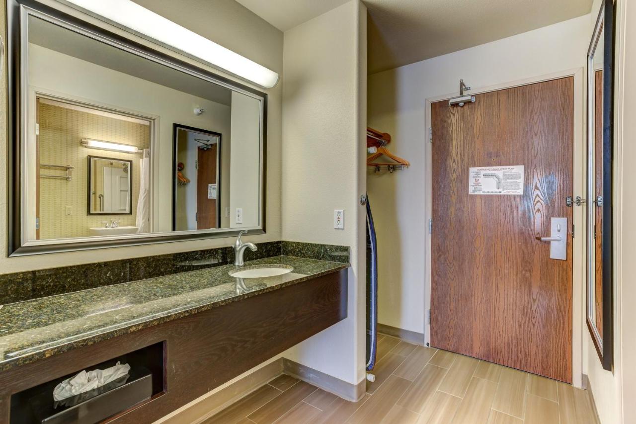 Holiday Inn Express & Suites Montrose