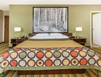 Super 8 by Wyndham Montrose