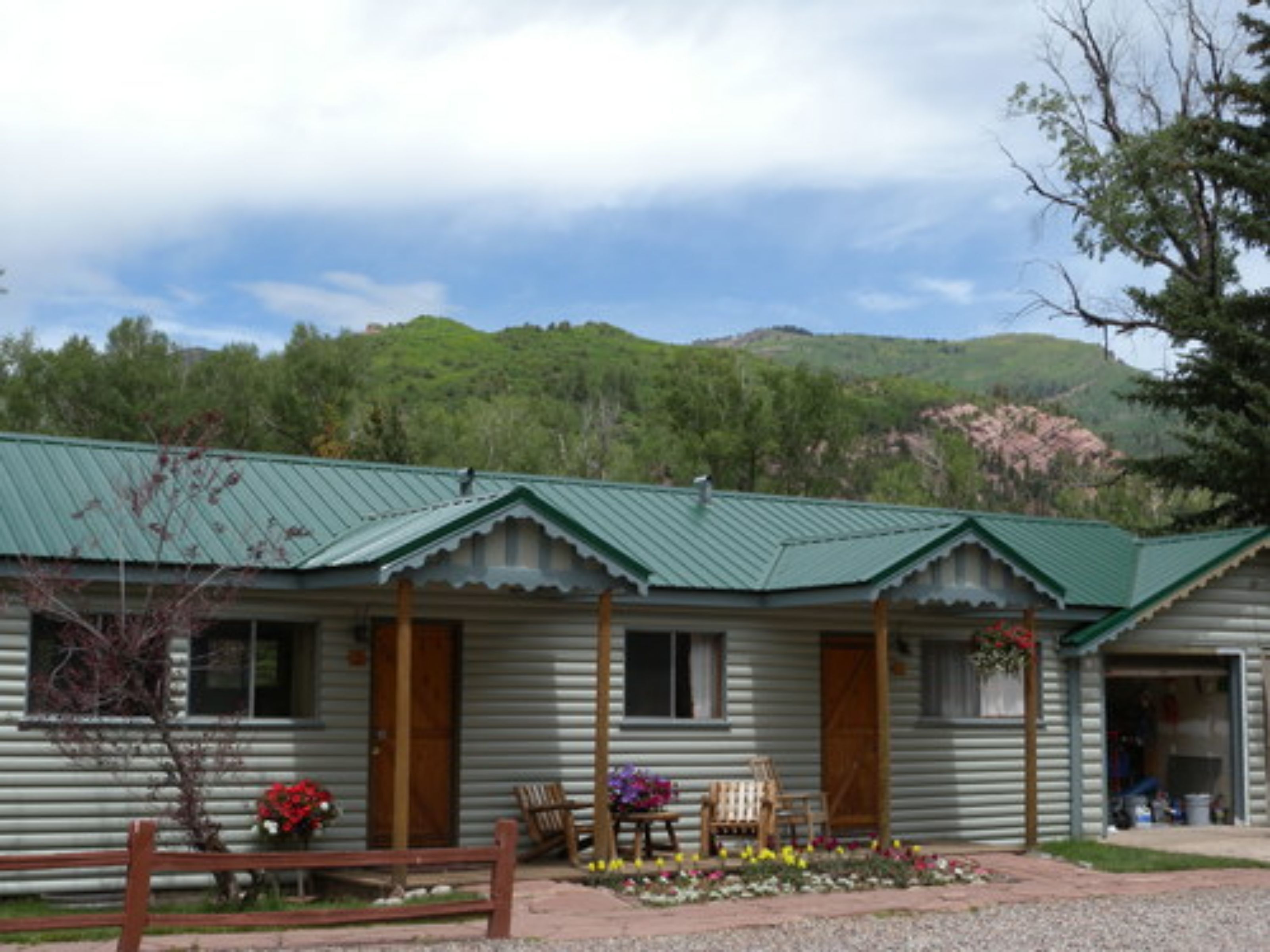 Redstone Cliffs Lodge
