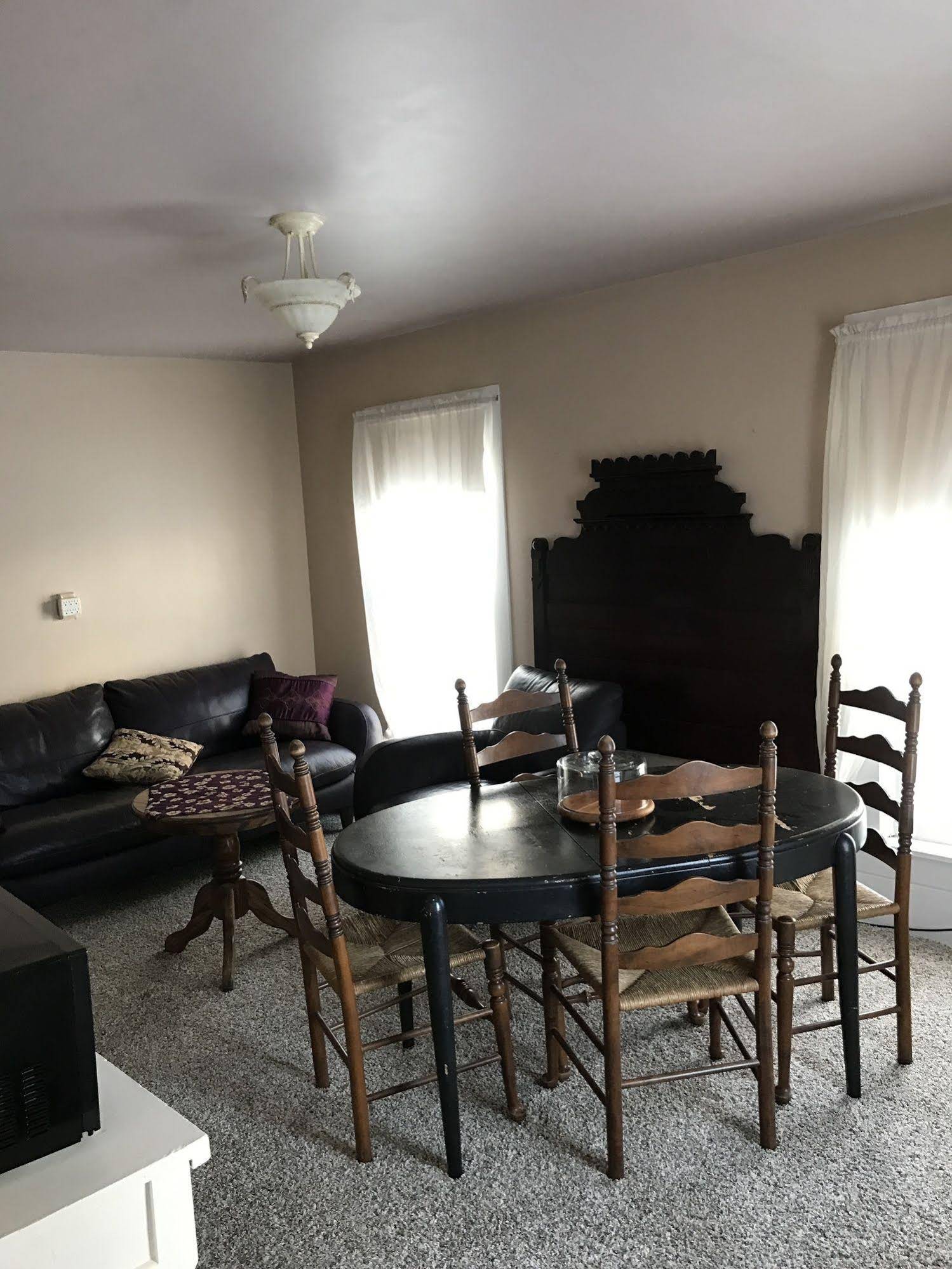 The Historic Windsor Hotel Bed & Breakfast