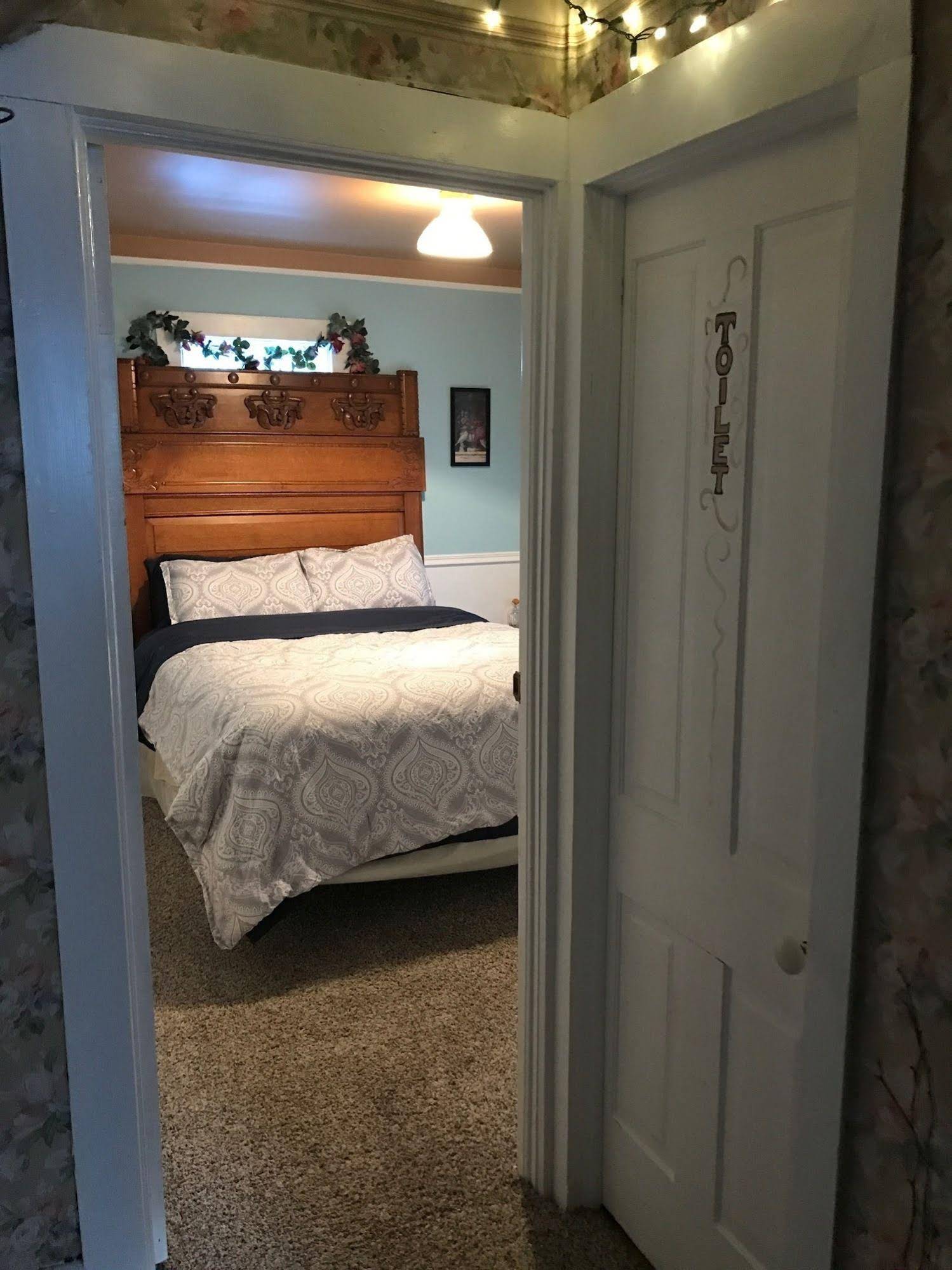 The Historic Windsor Hotel Bed & Breakfast