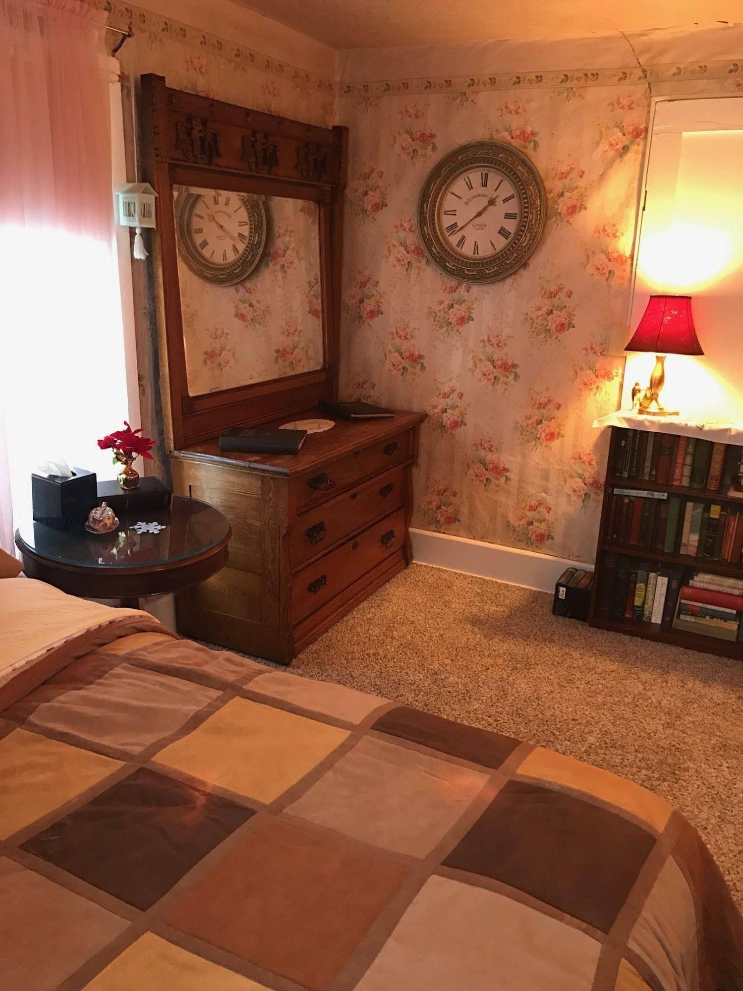 The Historic Windsor Hotel Bed & Breakfast