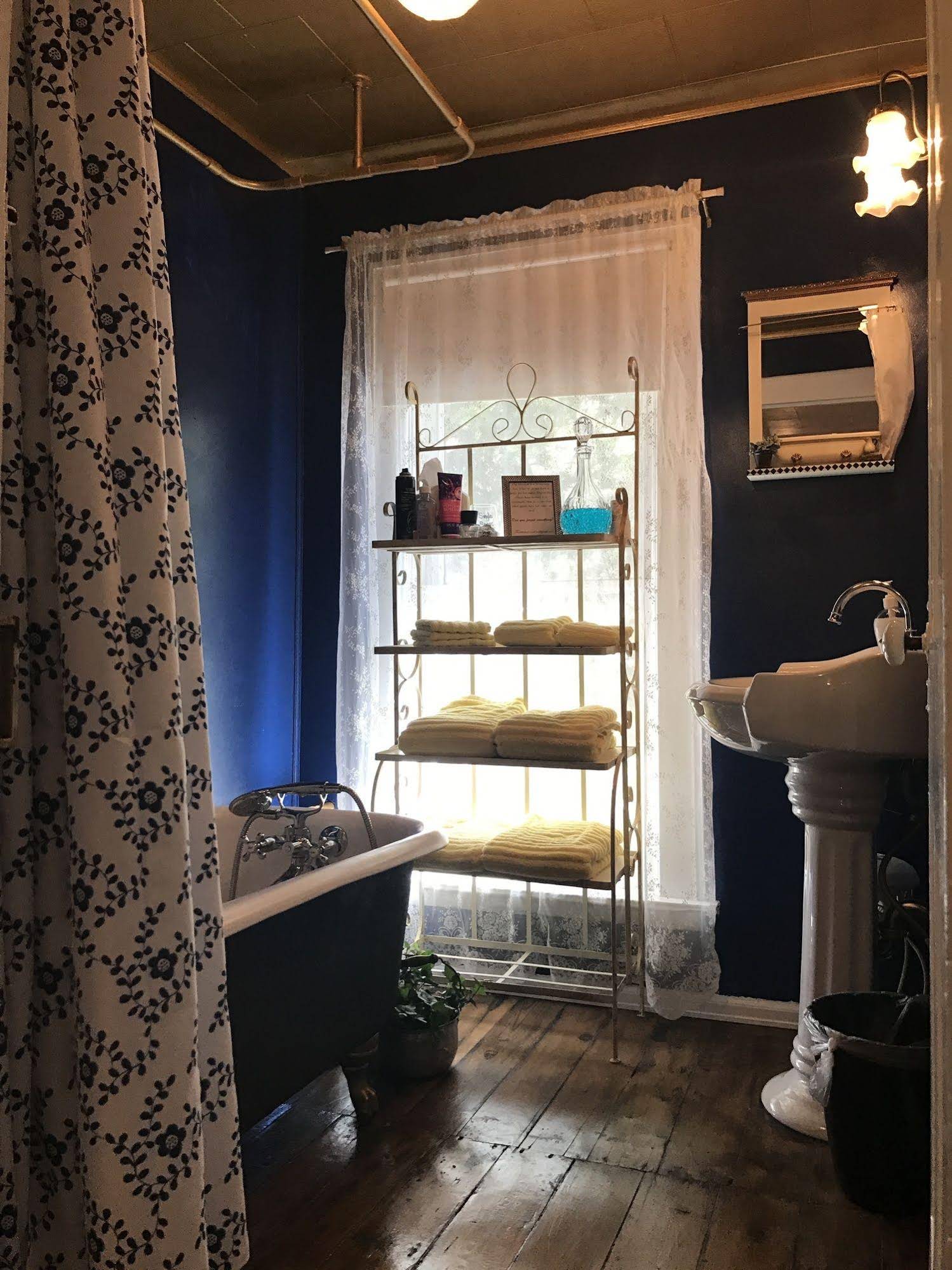The Historic Windsor Hotel Bed & Breakfast