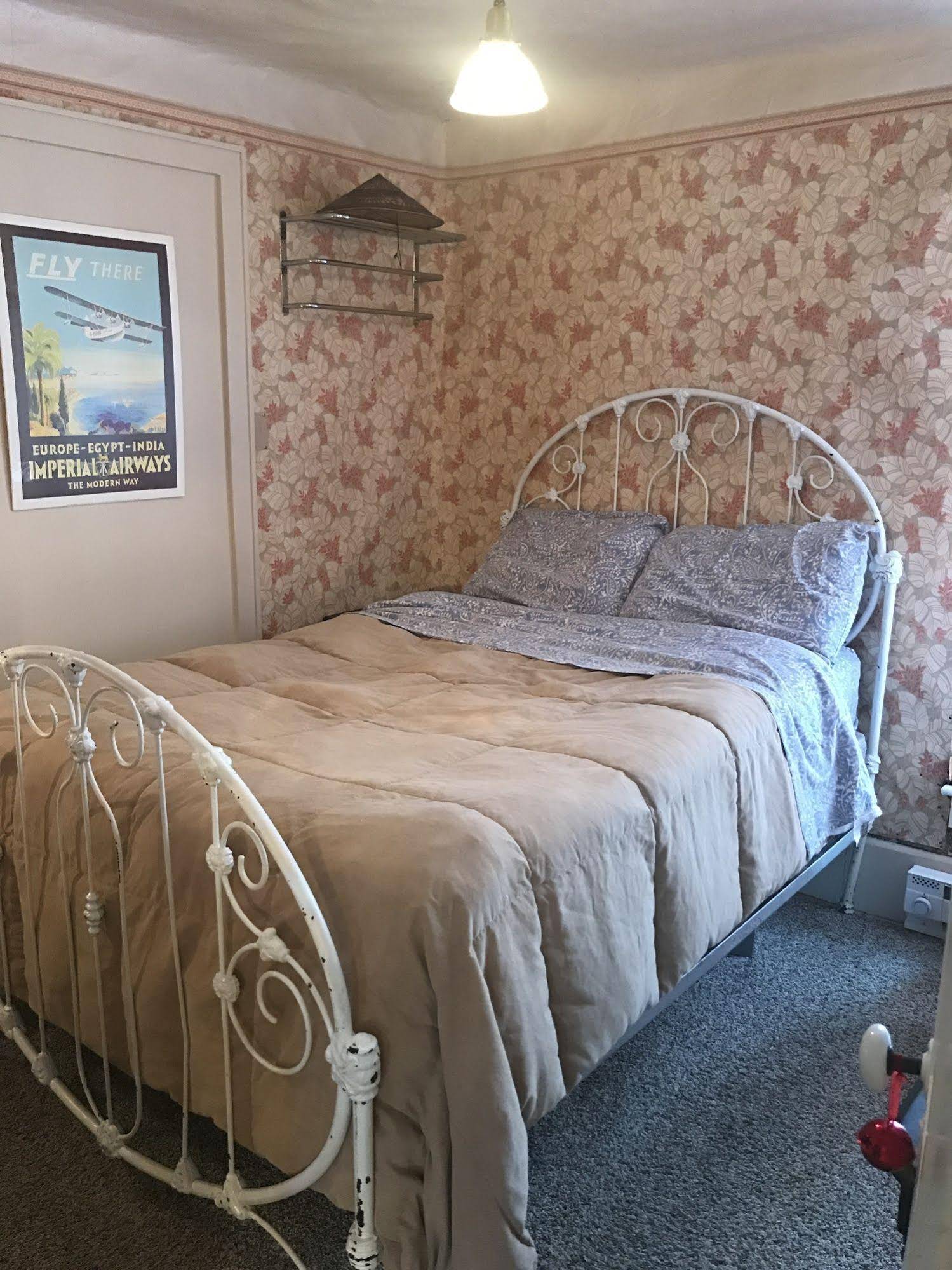 The Historic Windsor Hotel Bed & Breakfast