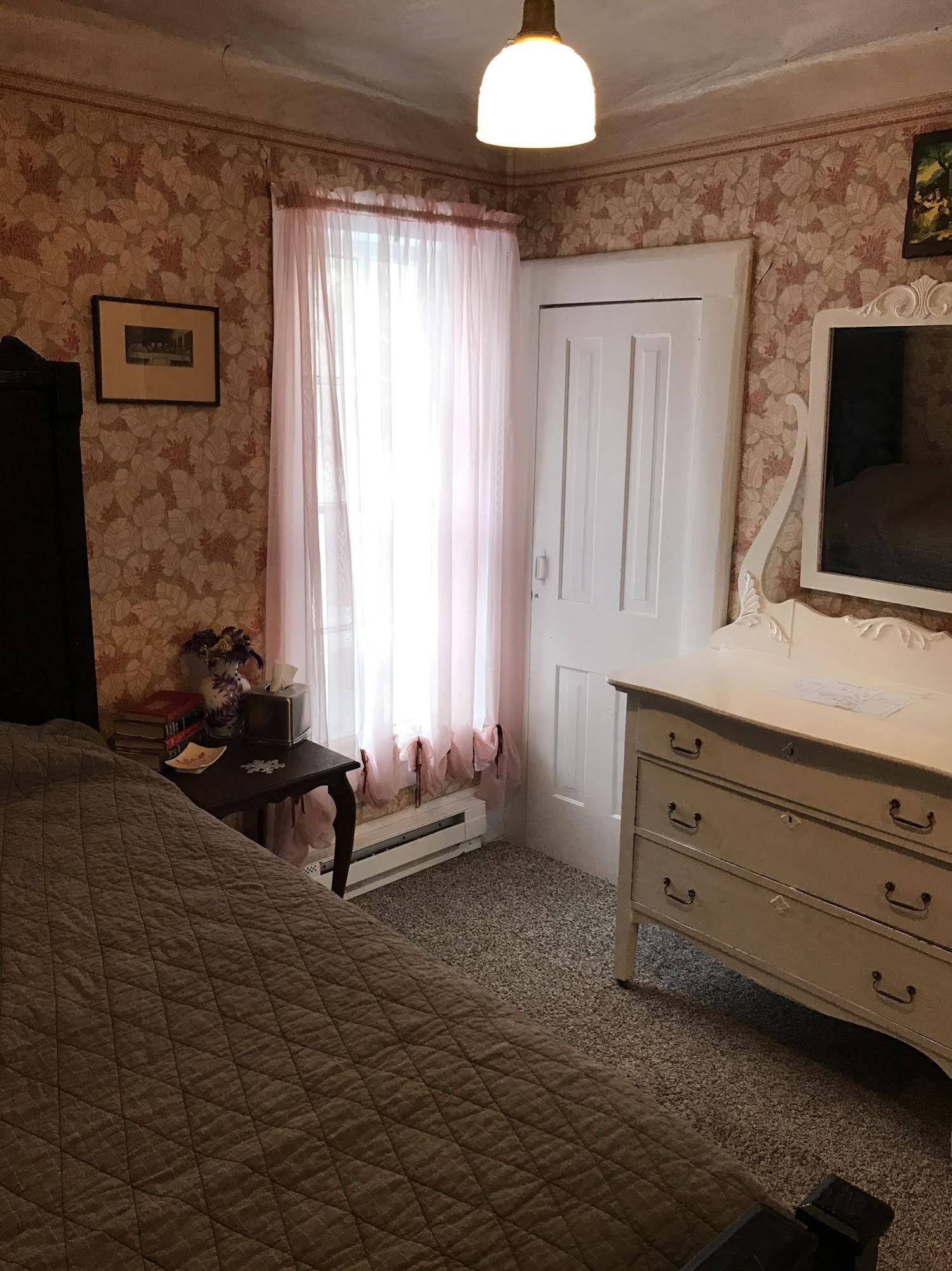 The Historic Windsor Hotel Bed & Breakfast