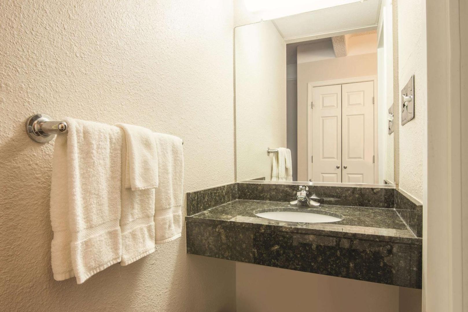 La Quinta Inn & Suites by Wyndham Silverthorne - Summit Co