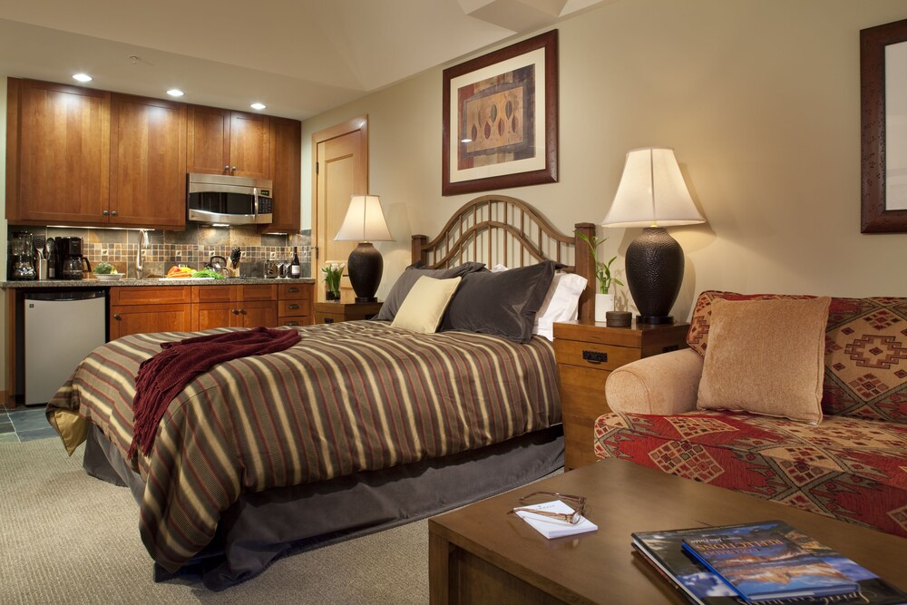 Capitol Peak Lodge Condominiums
