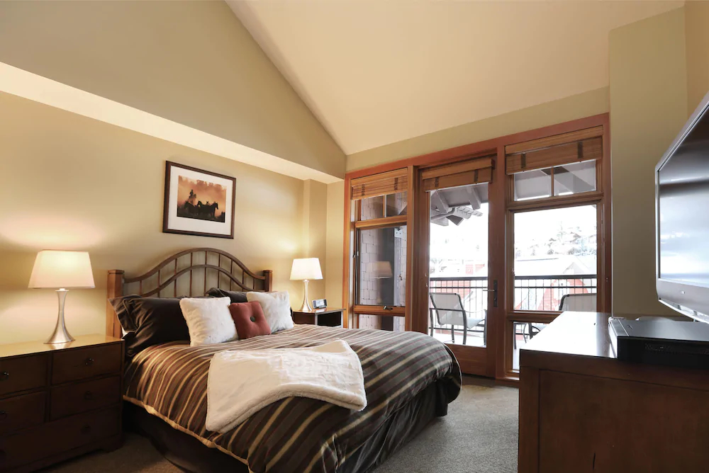 Capitol Peak Lodge Condominiums
