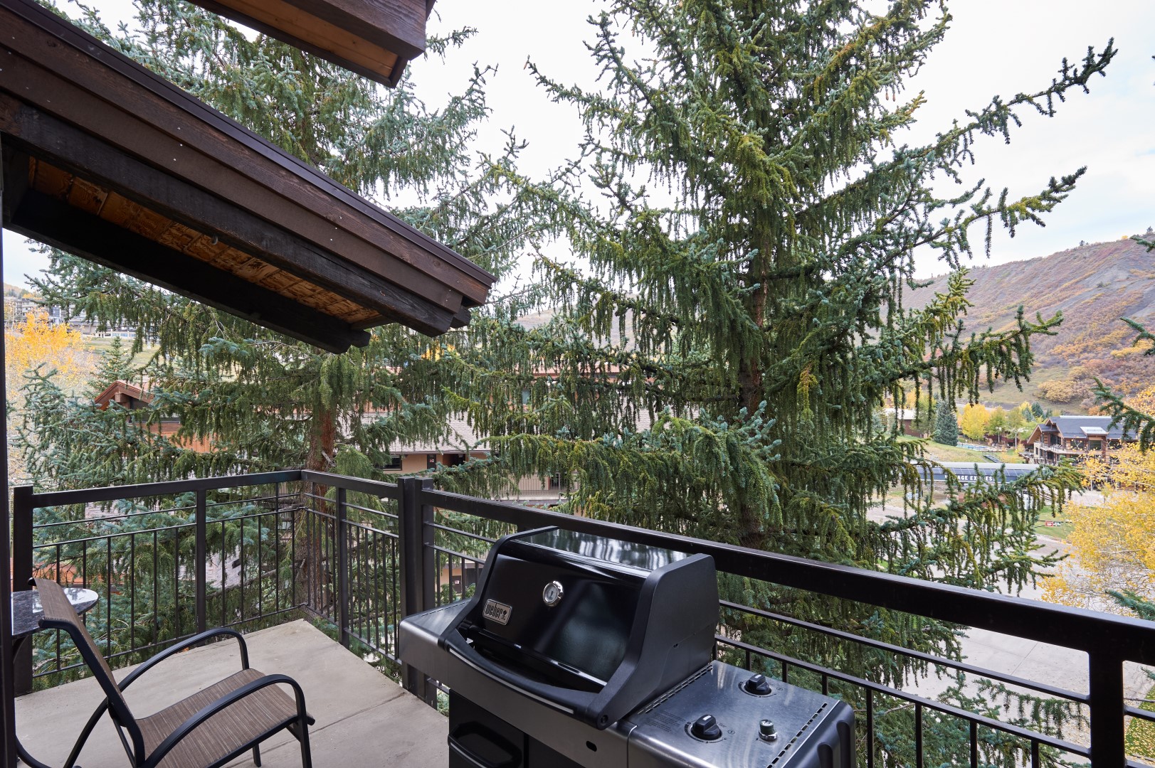 The Crestwood Condominiums