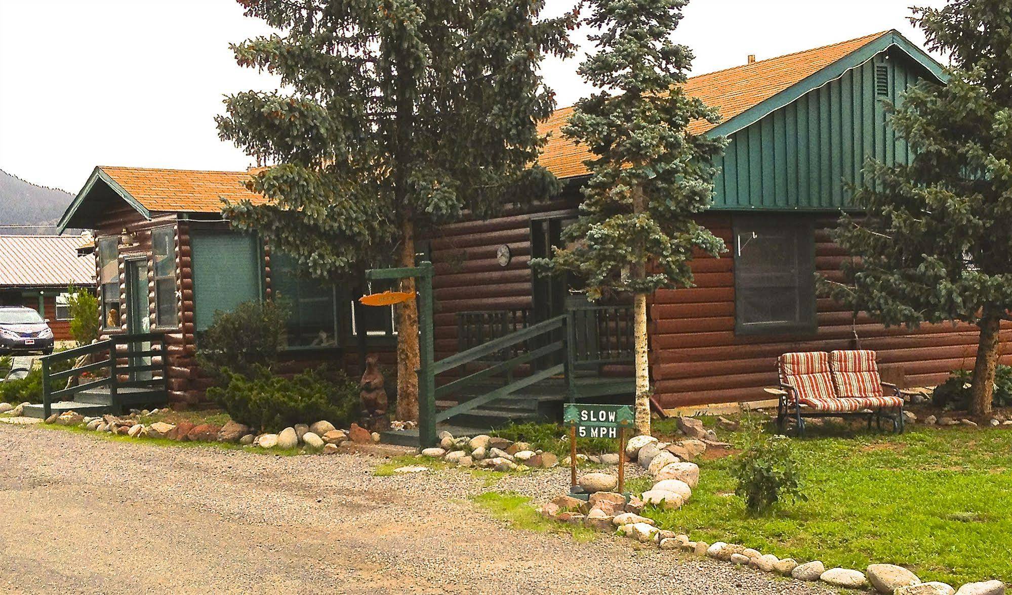 Foothills Lodge and Cabins