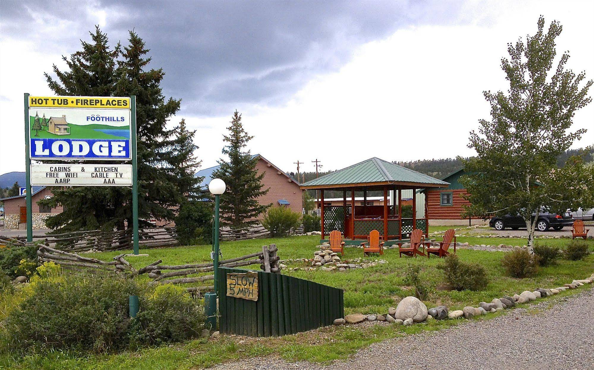 Foothills Lodge and Cabins