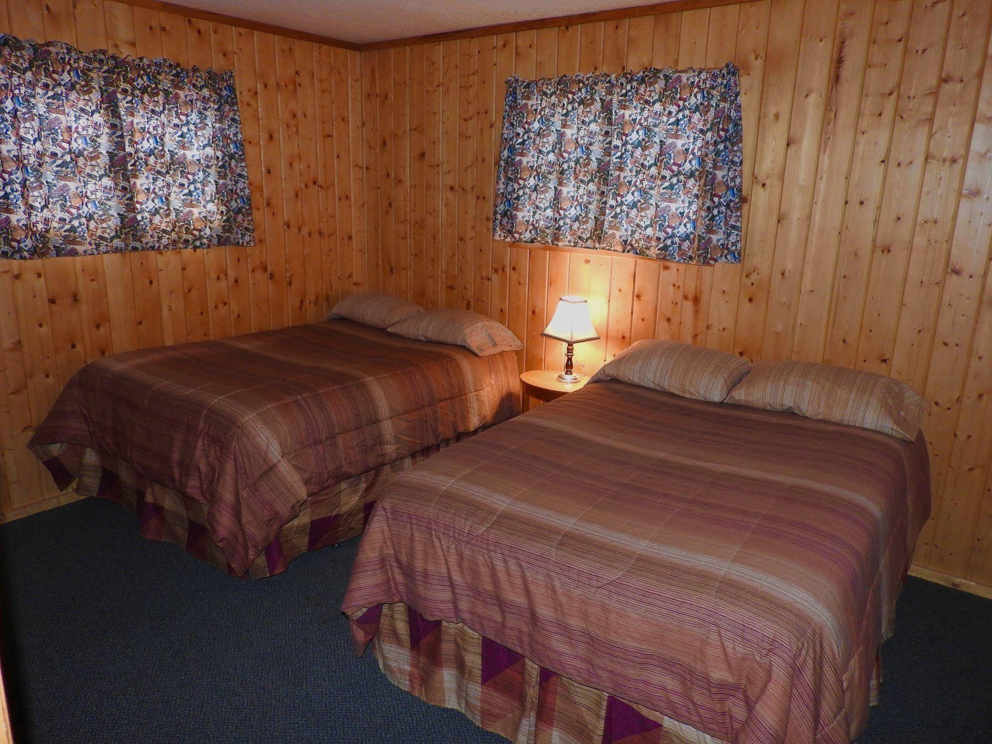 Foothills Lodge and Cabins