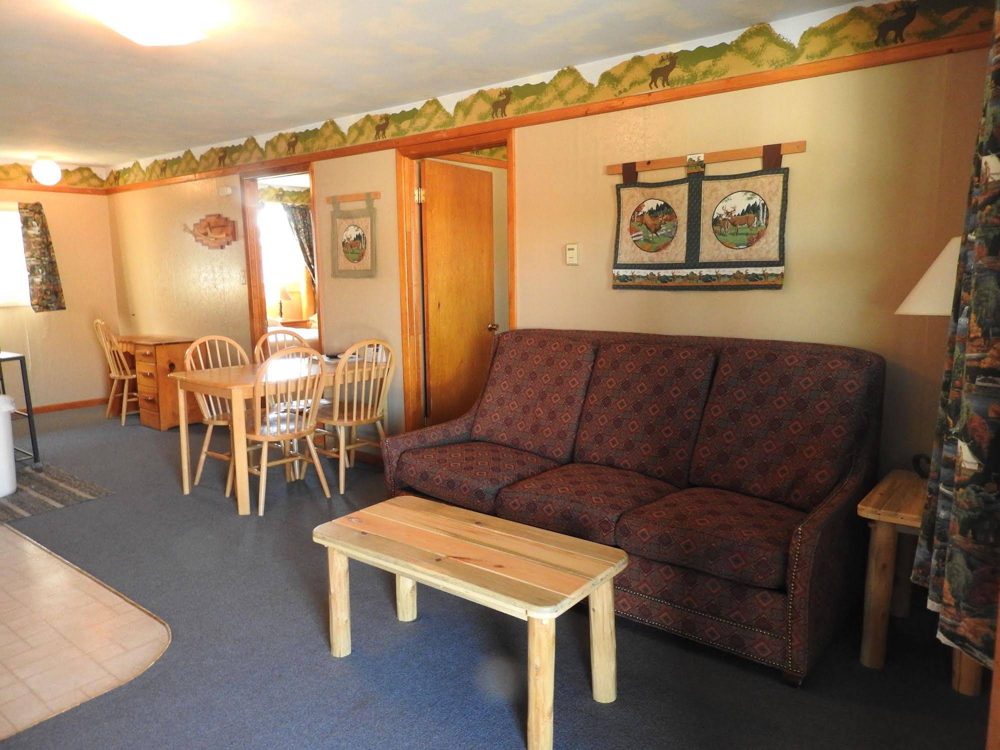 Foothills Lodge and Cabins