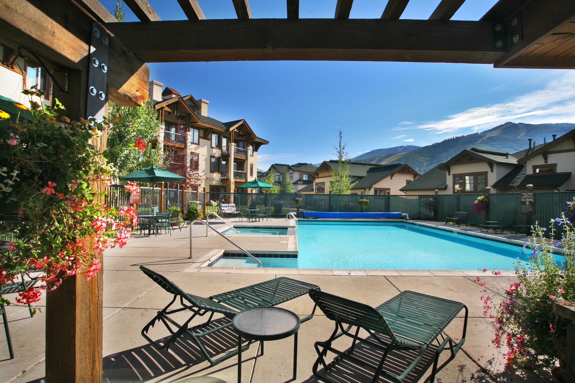 EagleRidge Lodge & Townhomes