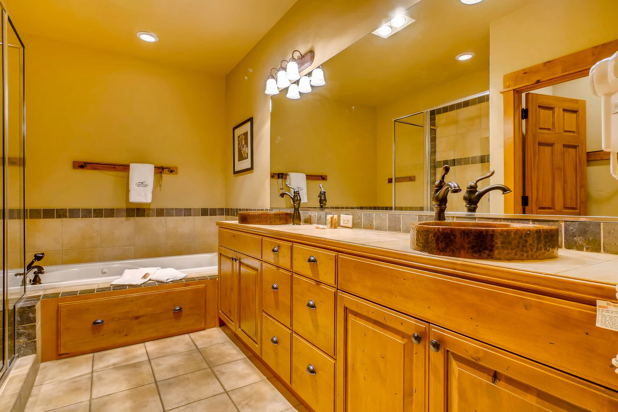 EagleRidge Lodge & Townhomes