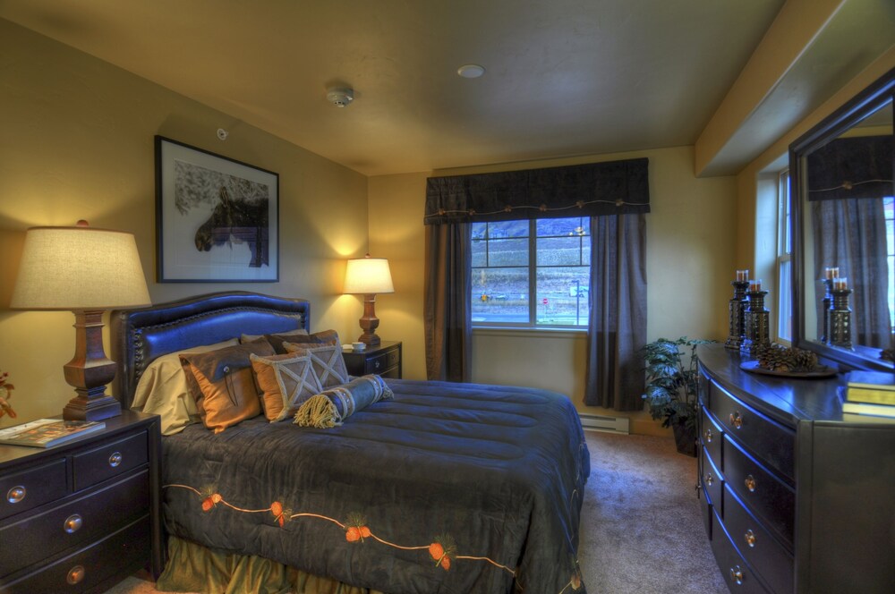 First Tracks by Wyndham Vacation Rentals