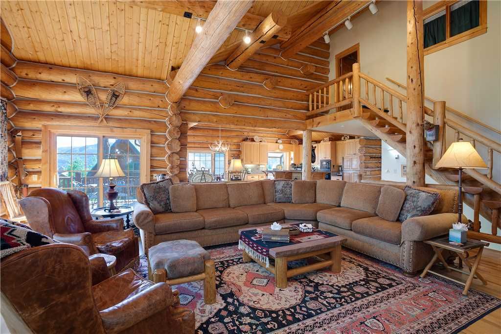 Links and Logs Chalet