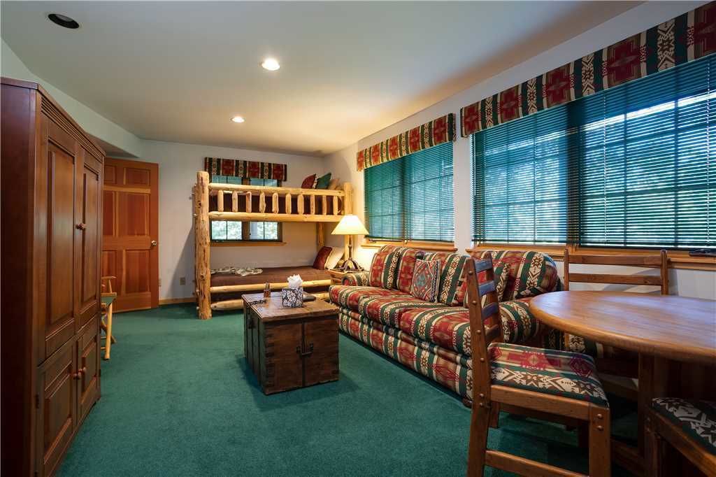Links and Logs Chalet