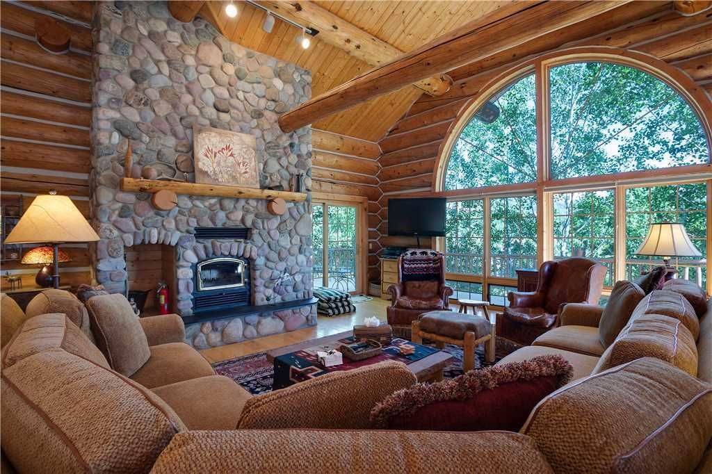 Links and Logs Chalet