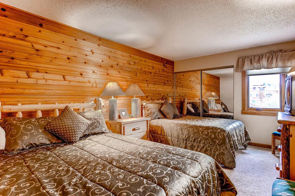 Ski Inn Condominiums