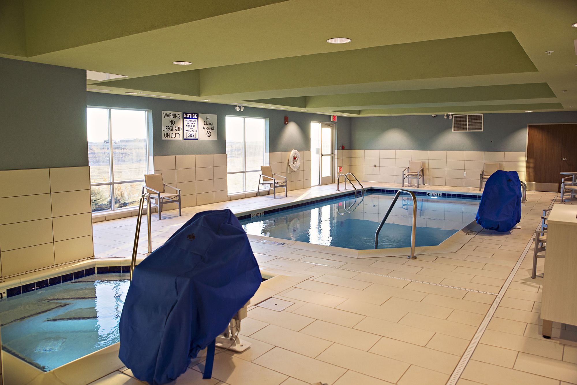 Holiday Inn Express & Suites Sterling