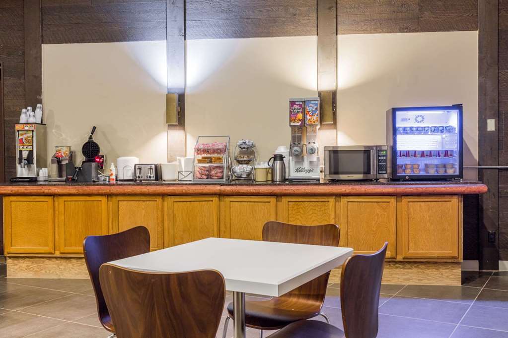 Super 8 by Wyndham Sterling CO