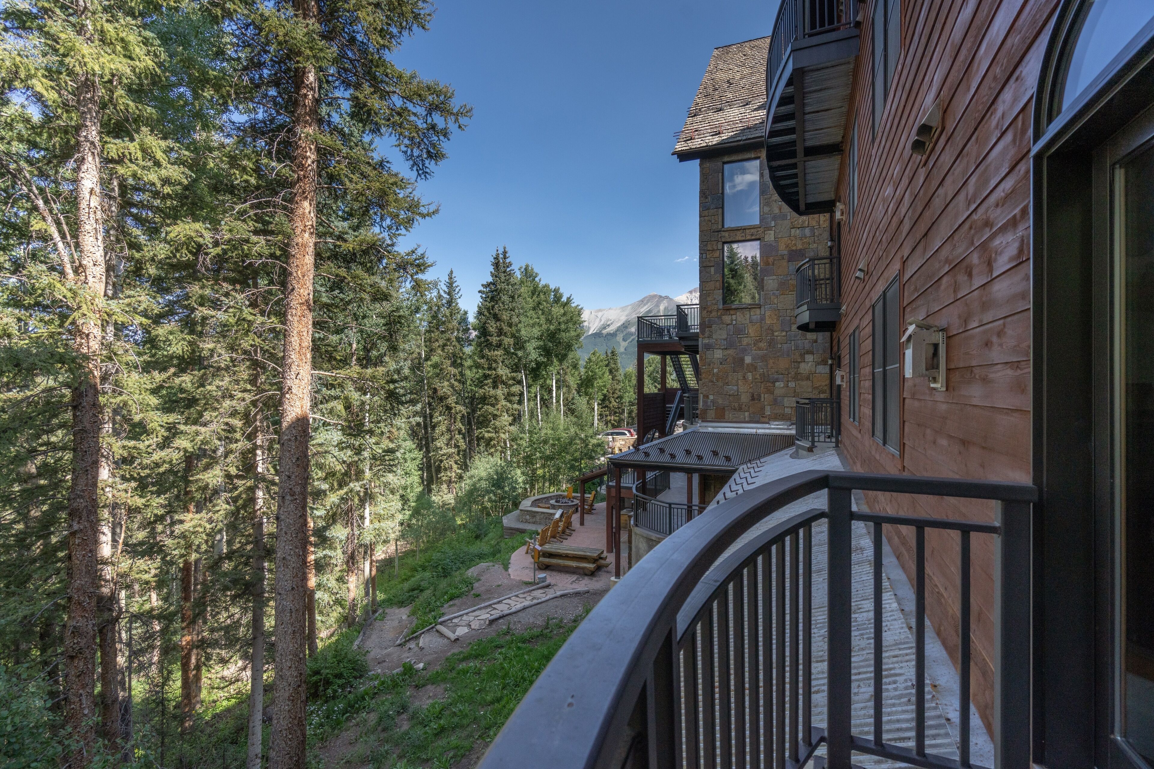 Bear Creek Lodge