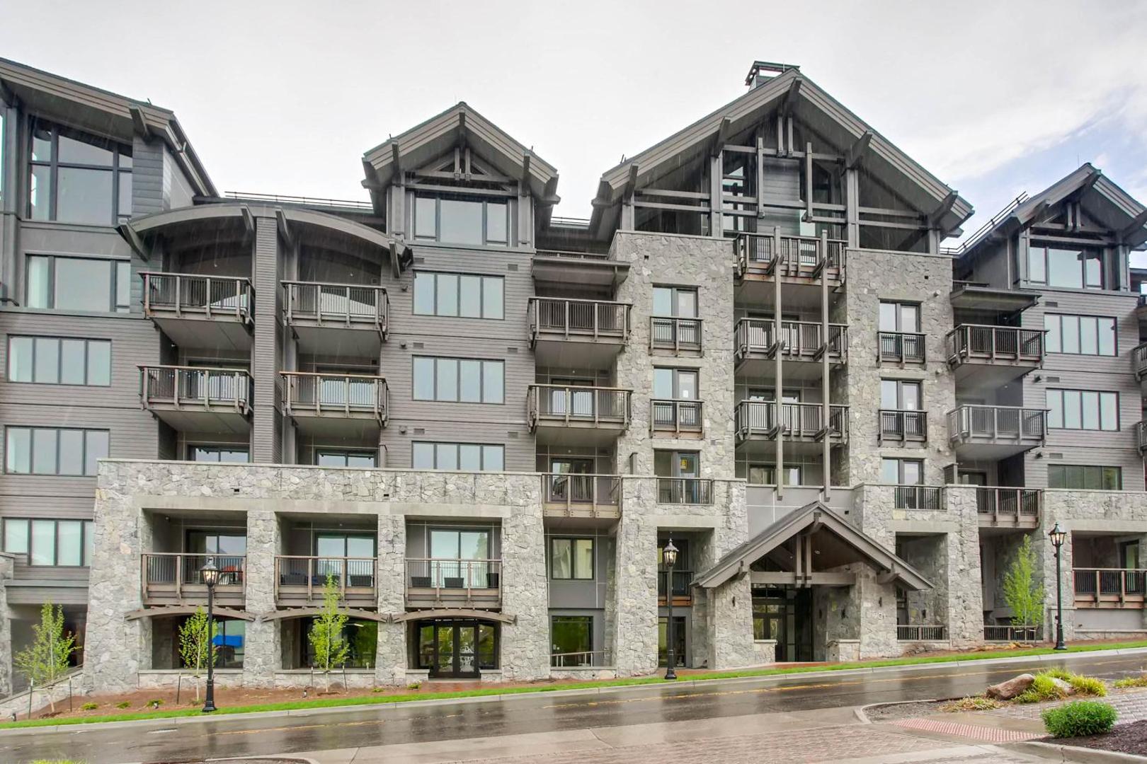 Lion Vail by East West