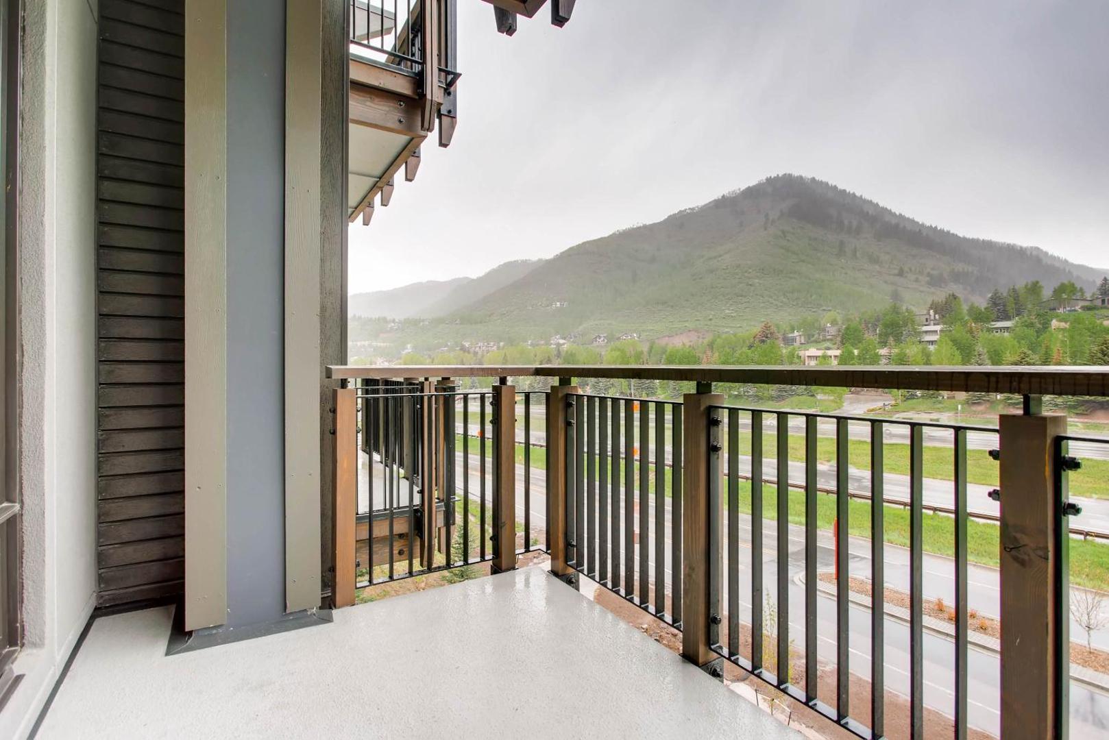 Lion Vail by East West
