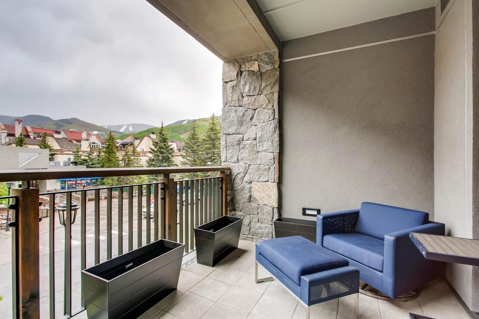 Lion Vail by East West