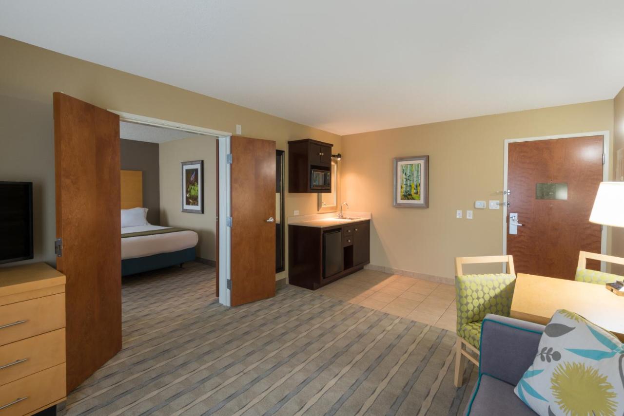 Holiday Inn Express Hotel & Suites Wheat Ridge-Denver West