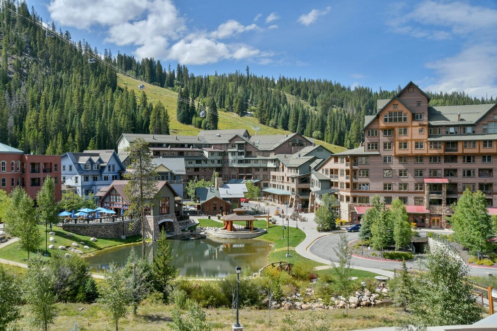 Founders Pointe & Fraser Crossing Luxury Condo by Winter Park Escapes