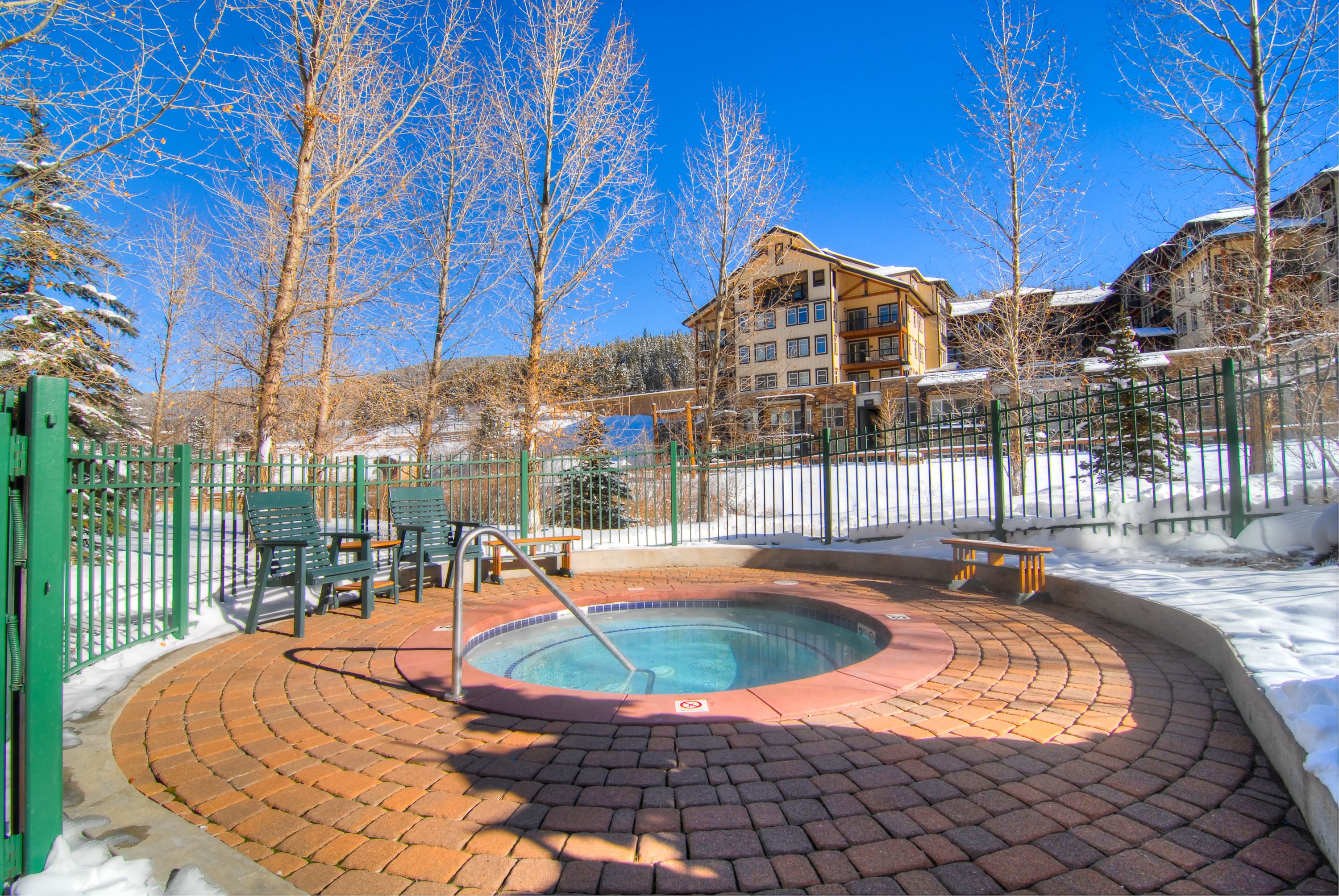 Zephyr Mountain Lodge