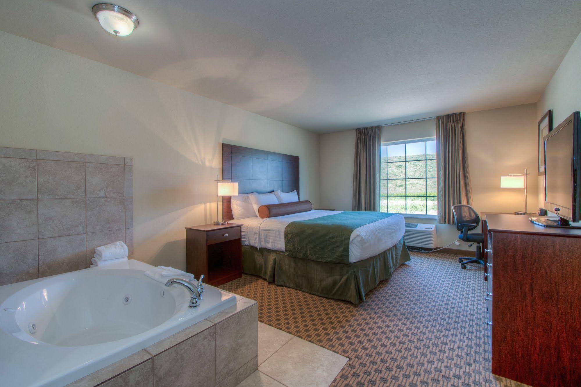 Cobblestone Inn & Suites