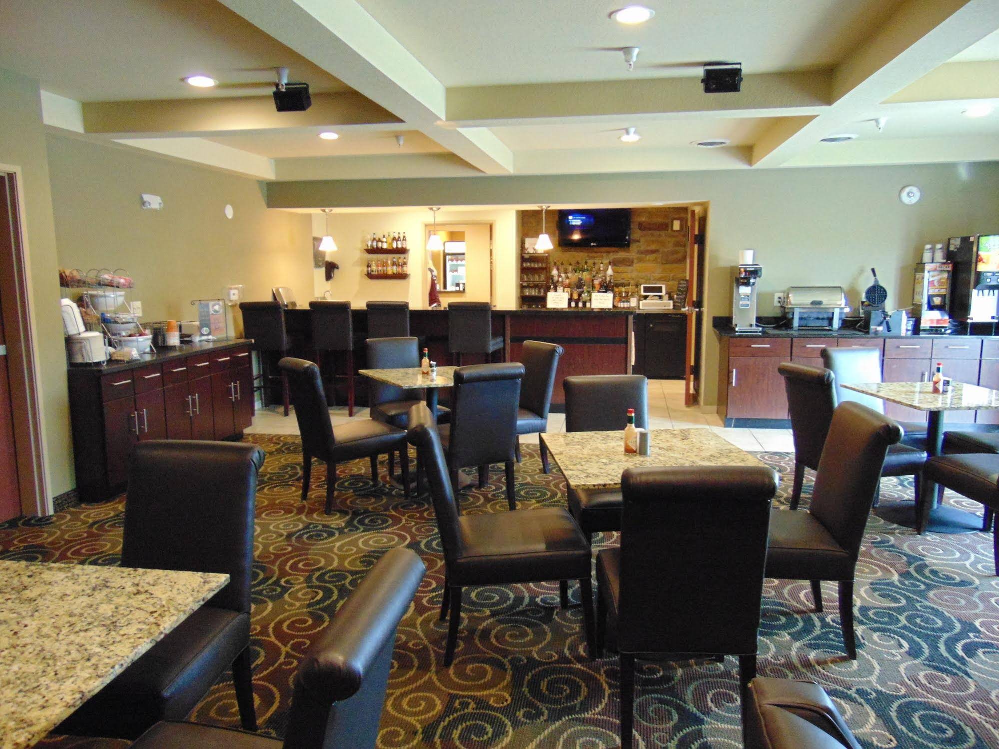 Cobblestone Inn & Suites